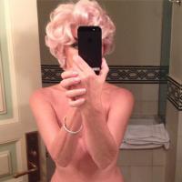 Carine Roitfeld : Une Marilyn Monroe sexy pour un dîner en tête à tête