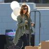 Kim Kardashian, impliquée lors du vide-grenier caritatif organisé par sa famille dans le quartier de Woodland Hills. Los Angeles, le 10 novembre 2013.