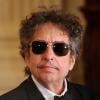 Bob Dylan reçoit la médaille de la liberté des mains de Barack Obama à Washington, le 29 mai 2012.