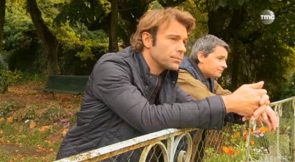 Nicolas et José en couple dans la série Les Mystères de l'amour - Coups de folies (diffusé le dimanche 3 novembre 2013)
