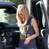Heidi Klum est allée chercher un cafe au Starbucks avec sa fille Lou Samuel à Santa Monica et a même laissé tomber son gros pull par ce temps ensoleillé ! Le 14 novembre 2013