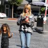 Le top Heidi Klum est allée chercher un café au Starbucks avec sa fille Lou Samuel à Santa Monica. Le 14 novembre