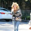Le top Heidi Klum toujours stylé est allée chercher un café au Starbucks avec sa fille Lou Samuel à Santa Monica. Le 14 novembre