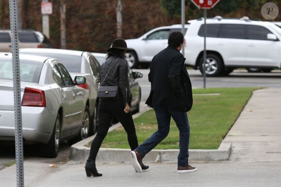 Lionel Richie en très charmante compagnie à Los Angeles, le 17 novembre 2013.