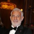 Jean-Paul Belmondo arrivant à la soirée du 52e Gala de l'Union des artistes au Cirque d'hiver à Paris le 18 Novembre 2013