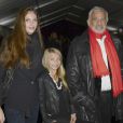 Jean-Paul Belmondo avec sa petite-fille Annabelle et sa fille Stella Belmondo lors de la présentation du spectacle "Silvia" au Cirque Alexis Gruss à Paris le 28 octobre 2013