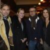 Paul Belmondo et sa femme Luana Belmondo, Alexandre Brasseur et sa femme Juliette lors de la représentation exceptionnelle de la pièce "Cher Trésor" au théâtre des Nouveautés à Paris à l'occasion de la création du Festival de l'Ile Maurice, le 18 novembre 2013