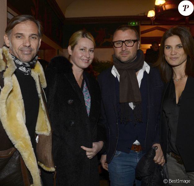 Paul Belmondo et sa femme Luana Belmondo, Alexandre Brasseur et sa femme Juliette lors de la représentation exceptionnelle de la pièce "Cher Trésor" au théâtre des Nouveautés à Paris à l'occasion de la création du Festival de l'Ile Maurice, le 18 novembre 2013
