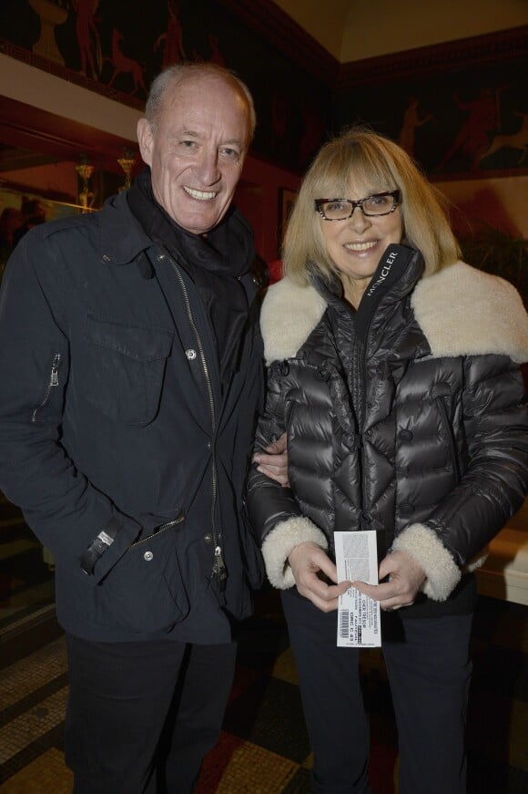 Mireille Darc et son mari Pascal Desprez lors de la représentation exceptionnelle de la pièce "Cher Trésor" au théâtre des Nouveautés à Paris à l'occasion de la création du Festival de l'Ile Maurice, le 18 novembre 2013