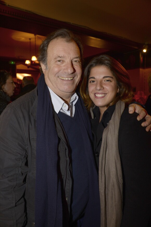 Daniel Russo et sa fille lors de la représentation exceptionnelle de la pièce "Cher Trésor" au théâtre des Nouveautés à Paris à l'occasion de la création du Festival de l'Ile Maurice, le 18 novembre 2013