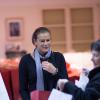 La princesse Stéphanie de Monaco remet des cadeaux au foyer des retraités de Monaco, à Monaco, le 18 Novembre 2013.