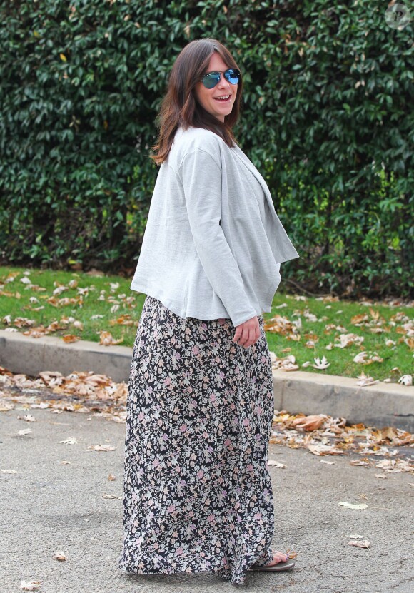 Exclusif - L'actrice Jennifer Love Hewitt, enceinte, se rend chez un ami à Los Angeles, le 19 novembre 2013.