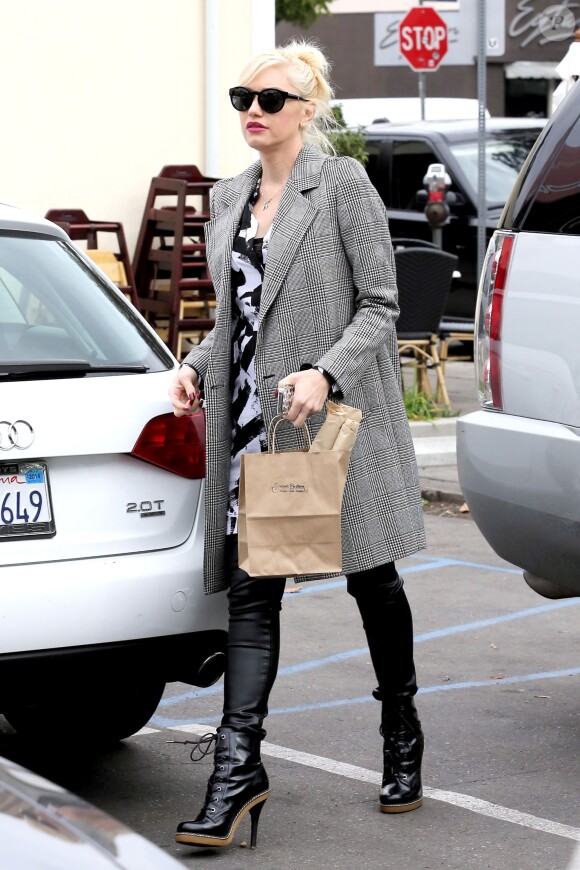 Gwen Stefani quitte le restaurant Sweet Butter Kitchen à Sherman Oaks. Los Angeles, le 19 novembre 2013.