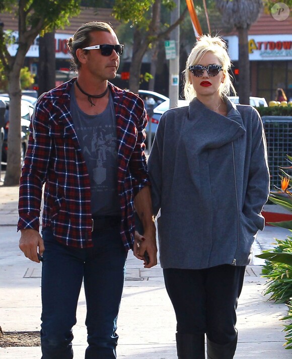 Exclusif - Gwen Stefani et son mari Gavin Rossdale, surpris main dans la main dans le quartier de Studio City. Los Angeles, le 18 novembre 2013.