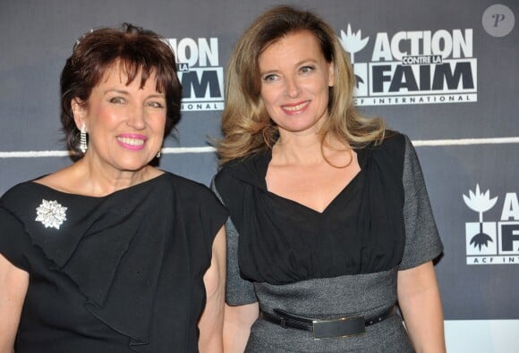 Roselyne Bachelot et Valérie Trierweiler lors du gala de charité "Ne les oublions pas" au profit d'Action contre la faim, au Salon d'honneur du Grand Palais, à Paris, le 20 novembre 2013.