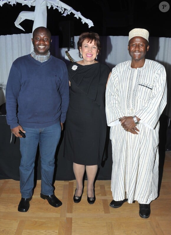 Roselyne Bachelot et Idrissa Diebate lors du gala de charité "Ne les oublions pas" au profit d'Action contre la faim, au Salon d'honneur du Grand Palais, à Paris, le 20 novembre 2013.