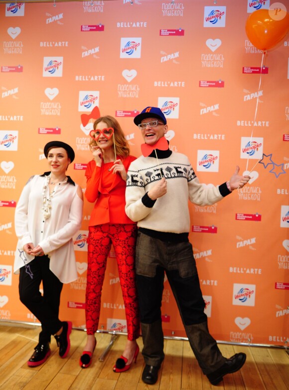 Natalia Vodianova, enceinte, présente au coté de Tutta Larsen et Andrei Bartenev son projet caritatif Give a Smile au Garage Centre for Contemporary Culture. Moscou, le 20 novembre 2013.