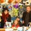 Tim Burton, Helena Bonham Carter et leurs enfants Billy Raymond et Nell à la fête foraine "Hyde Park Winter Wonderland" à Londres le 21 novembre 2013.