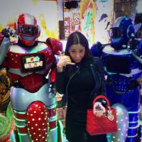 Nabilla : Une 'Megan Fox' kawaii avec des robots géants à Tokyo !