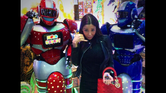 Nabilla : Une 'Megan Fox' kawaii avec des robots géants à Tokyo !
