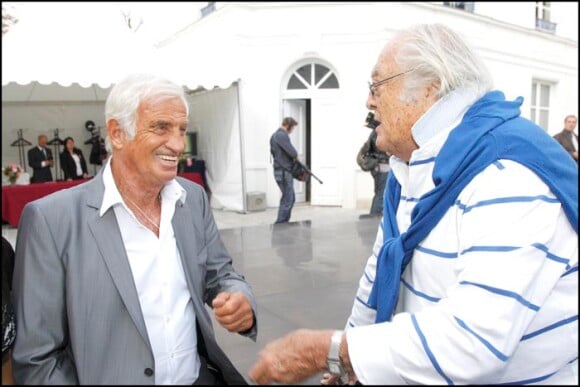 Georges Lautner et Jean-Paul Belmondo en 2010 pour l'inauguration du musée du père de Jean-Paul Belmondo, le grand sculpteur Paul Belmondo