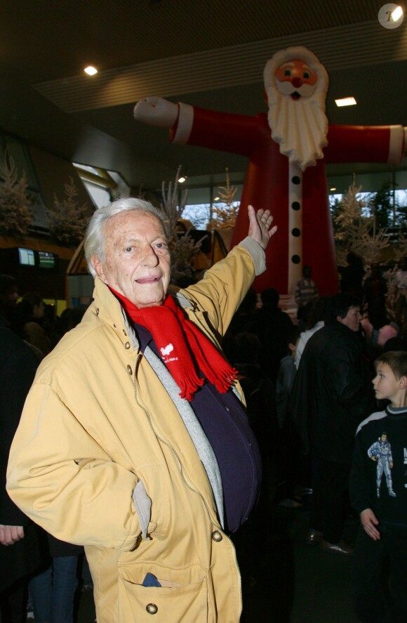 Guy Lux à l'hippodrome de Vincennes le 19 décembre 2002. 