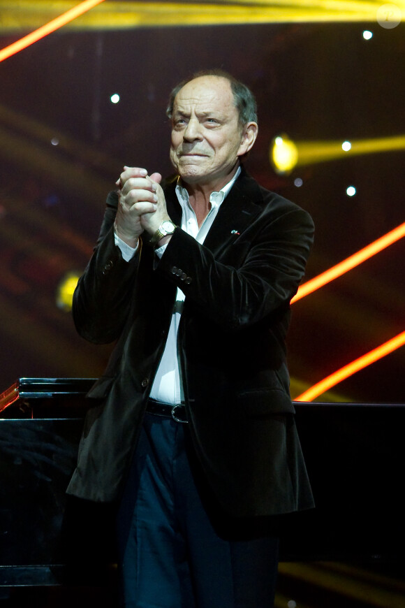 Charles Dumont, distingué par le Grand Prix de la chanson française (créateur), lors de la cérémonie des Grands Prix Sacem 2013, le 25 novembre 2013 à l'Olympia de Paris.