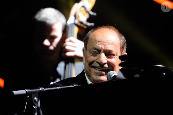 Charles Dumont, récompensé par le Grand Prix de la Chanson française en tant que créateur, lors de la cérémonie des Grands Prix Sacem 2013, le 25 novembre 2013 à l'Olympia de Paris.