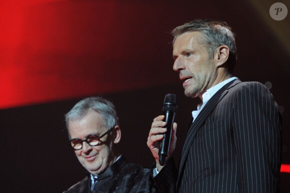 Lambert Wilson et le compositeur Bruno Fontaine lors de la cérémonie des Grands Prix Sacem 2013, le 25 novembre 2013 à l'Olympia de Paris.