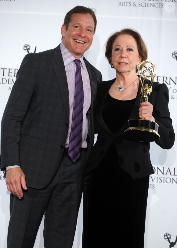Steve Guttenberg et Fernanda Montenegro lors des International Emmy Awards à New York, le 25 novembre 2013.