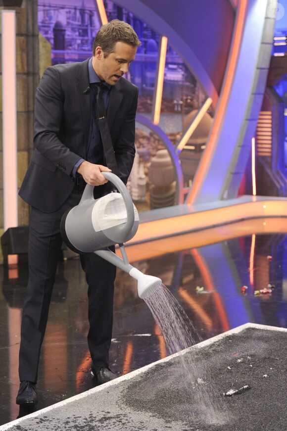 Ryan Reynolds sur le plateau de l'émission El Hormiguero à Madrid. Le 26 novembre 2013.