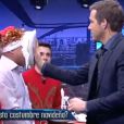 Ryan Reynolds se prête au jeu de l'"Existe esta costumbre Navideña ?" ("Est-ce que cette tradition de Noël existe ?") sur le plateau de l'émission El Hormiguero, diffusée sur Antena 3.