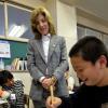 Caroline Kennedy, ambassadrice des Etats-Unis au Japon dans une école à Ishinomaki, le 25 novembre 2013.