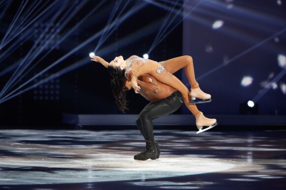 EXCLUSIF. Kenza Farah lors du premier prime Ice Show, le 27 novembre 2013, sur M6