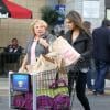 Exclusif - Mila Kunis fait des courses avec sa mère Elvira à Los Angeles, le 20 novembre 2013.
