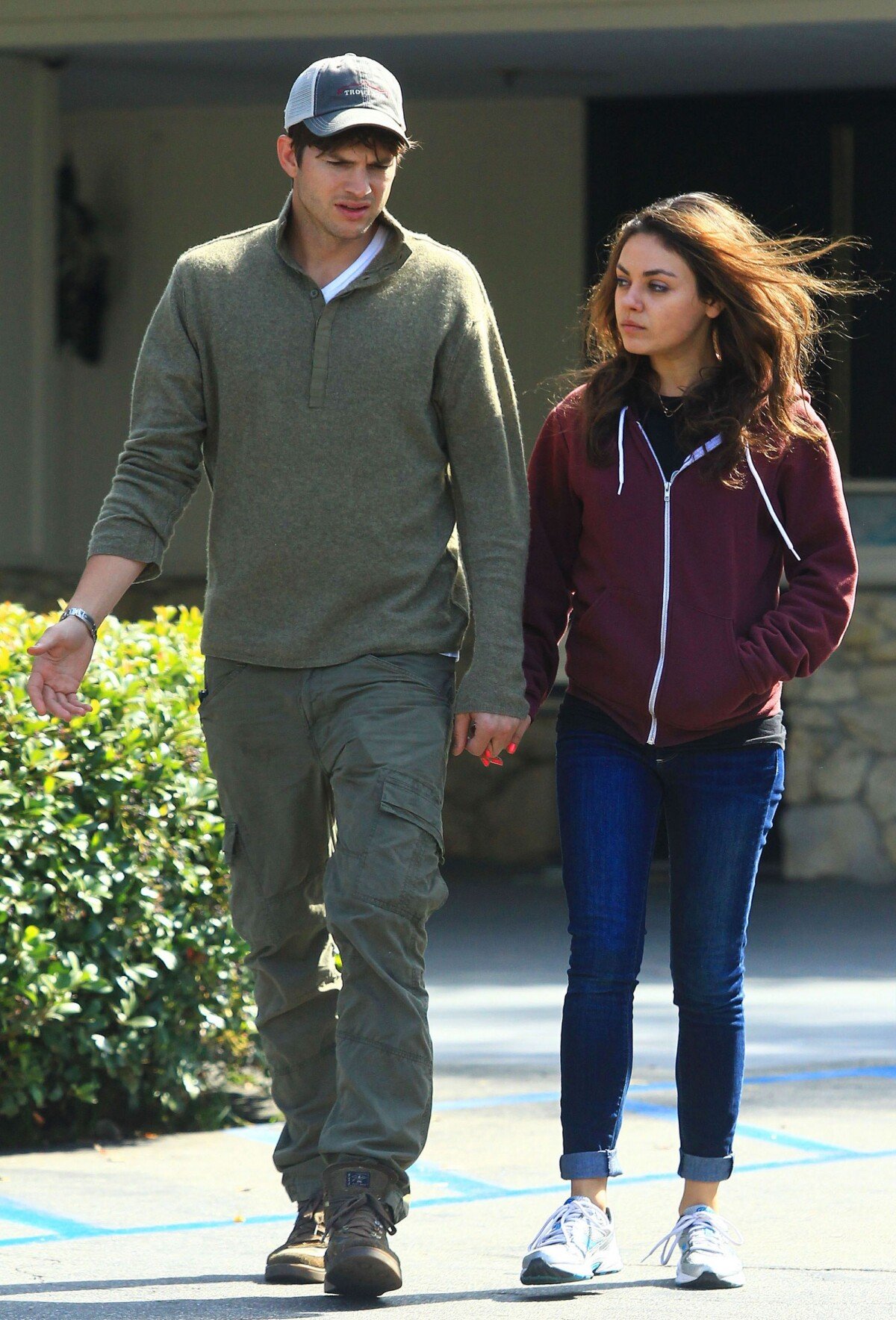Vidéo : Exclusif - Mila Kunis et Ashton Kutcher dans les rues de