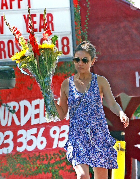 Exclusif - Mila Kunis se rend chez le fleuriste à Studio City, le 4 septembre 2013.