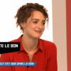 La belle Charlotte Le Bon invitée sur le plateau de "Clique", émission présentée sur Canal + par Mouloud Achour. Samedi 30 novembre 2013.