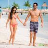 Exclusif - Jesse Metcalfe et sa fiancée Cara Santana se détendent sur une plage à Cancun, le 29 novembre 2013.