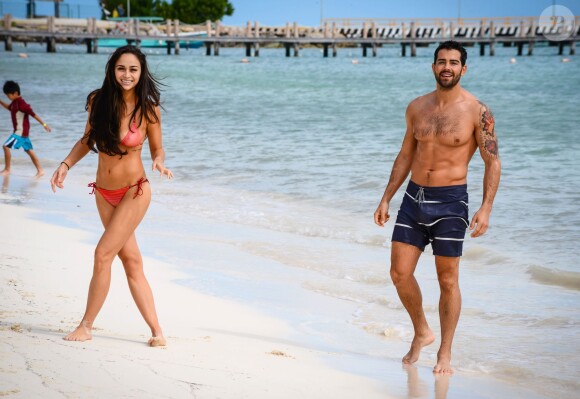 Exclusif - Jesse Metcalfe et sa fiancée Cara Santana à Cancun au Mexique, le 29 novembre 2013.