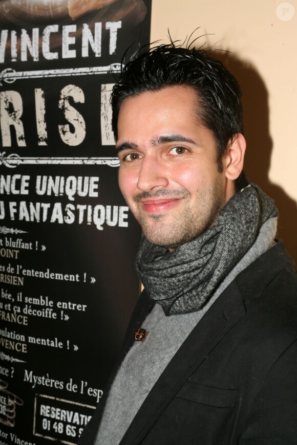 Yoann Fréget - Le mentaliste Viktor Vincent au théâtre du Trévise pour le spectacle "Emprise" à Paris le 6 novembre 2013.