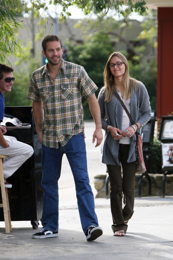 Exclusif - Paul Walker déjeune avec sa compagne Jasmine Pilchard-Gosnell à Montecito le 28 octobre 2010.