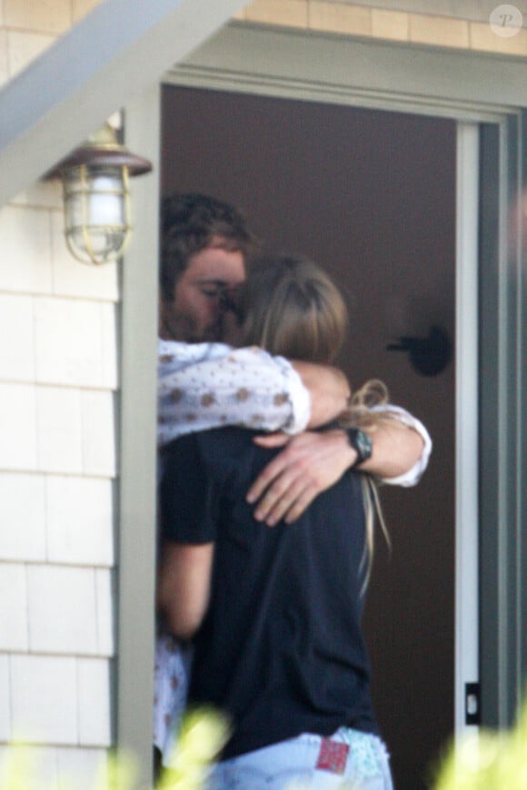 Exclusif - Paul Walker et sa compagne Jasmine Pilchard-Gosnell à Santa Barbara le 9 avril 2010.