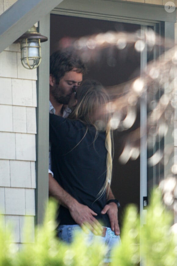 Exclusif - Paul Walker et sa compagne Jasmine Pilchard-Gosnell à Santa Barbara le 9 avril 2010.