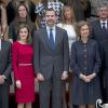 La reine Sofia, le prince Felipe et la princesse Letizia, ainsi que l'infante Elena d'Espagne remettaient le 2 décembre 2013 les Prix Nationaux du Sport, au palais du Pardo, à Madrid.