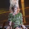 Beyoncé, les cheveux en l'air lors de son concert à la Rogers Arena. Vancouver, le 1er décembre 2013.