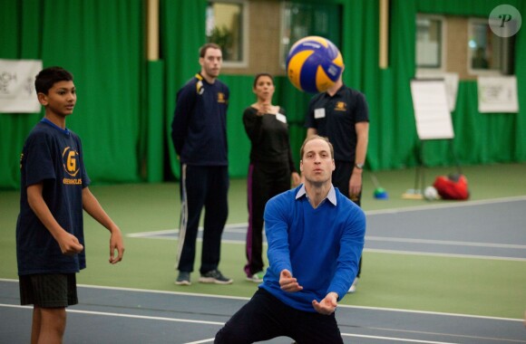 Le prince William en action au Westway Sports Centre, dans North Kensington à Londres, le 4 décembre 2013 pour soutenir le programme Coach Core de la Fondation Duc et Duchesse de Cambridge et Prince Harry.