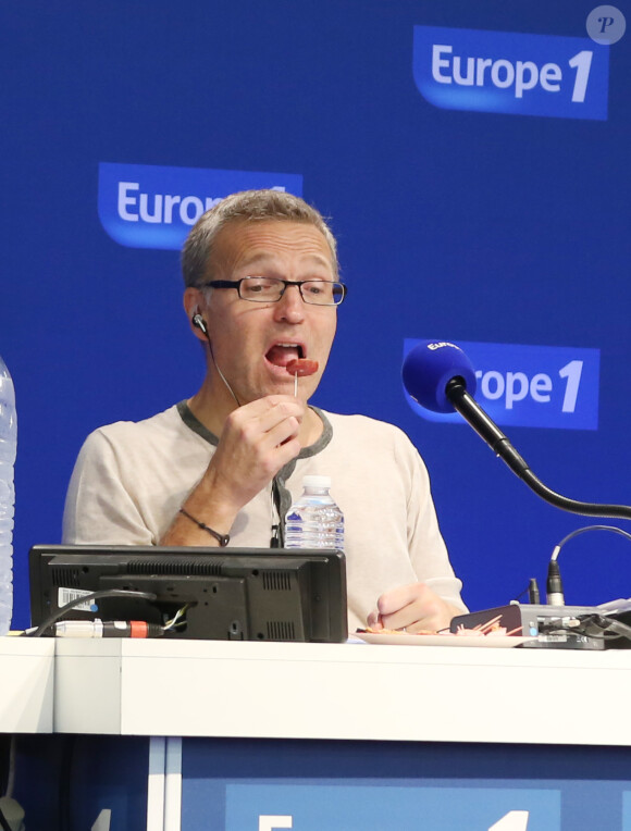 Laurent Ruquier anime son emission d'Europe 1, On va s'gêner, près de Saint-Germain-en-Laye, le 25 septembre 2013.
