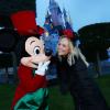 Emma Bunton visite les parcs Disneyland Paris, à Marne-la-Vallée, le mercredi 4 décembre 2013.