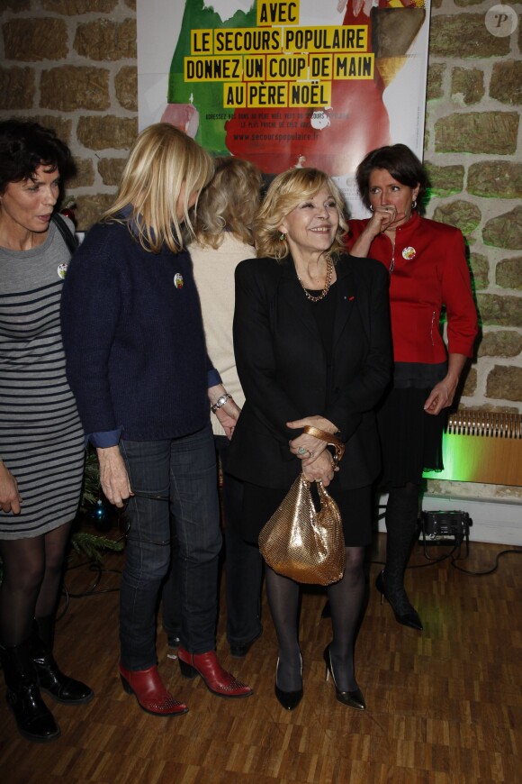 Nicoletta - Soirée de lancement de la campagne des Pères Noël Verts du Secours Populaire à Paris le 2 décembre 2013.